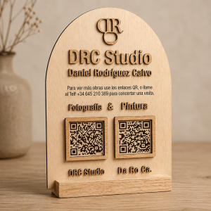 Expositor QR corporativo personalizado