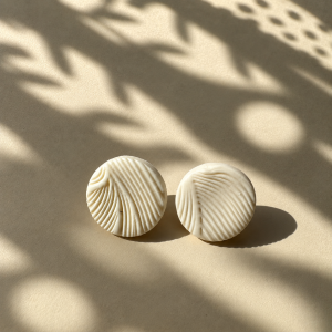 Pendientes Brote · Crema